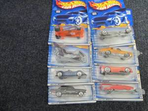 lot 117 image: 8 Assorted Hot Wheels Vehicles...