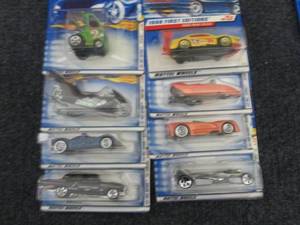 lot 118 image: 8 Assorted Hot Wheels Vehicles...