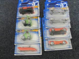 lot 121 image: 8 Assorted Hot Wheels Vehicles...