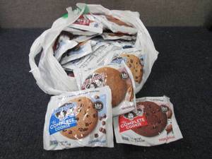 lot 131 image: Lenny & Larrys Complete Protein & ...