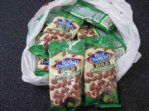 lot 141 image: 12-4 oz pks Blue Diamond Almonds Wa...
