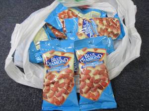 lot 144 image: 12-4 oz pks Blue Diamond Almonds Ro...