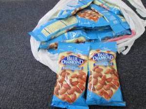 lot 146 image: 12-4 oz pks Blue Diamond Almonds Ro...