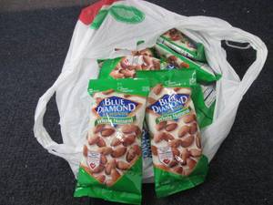 lot 149 image: 12-4 oz pks Blue Diamond Almonds Wh...