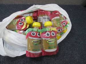 lot 160 image: Motts Applesauce 3.2 oz Pouches pas...
