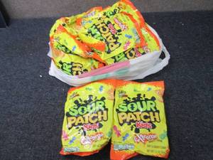 lot 163 image: 18- 7.2 oz Bags Sour Patch Kids Ext...