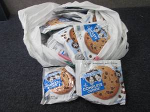 lot 177 image: Lenny & Larrys Complete Protein & ...