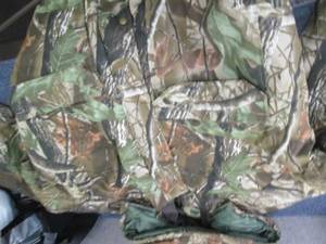 lot 218 image: Rugged Wear Mens XL Quilted Camo Ho...
