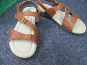 lot 232 image: Eastland Womens Dixie Sandals Size...