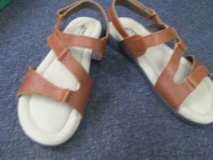lot 233 image: Eastland Womens Dixie Sandals Size...
