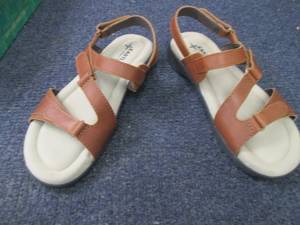 lot 234 image: Eastland Womens Dixie Sandals Size...