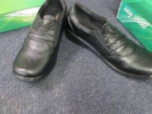 lot 243 image: Easy Street Comfort Wave Ladies Siz...