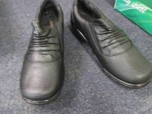 lot 244 image: Easy Street Comfort Wave Ladies Siz...