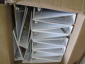 lot 334 image: Box of Durable View 2 inch D Ring B...