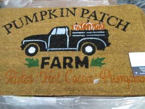 lot 335 image: Mainstays 18x30 inch Pumpkin Patch ...