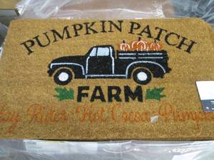 lot 336 image: Mainstays 18x30 inch Pumpkin Patch ...