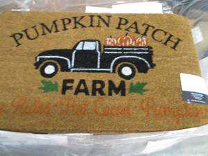 lot 339 image: Mainstays 18x30 inch Pumpkin Patch ...