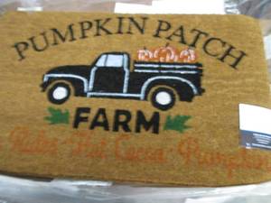 lot 340 image: Mainstays 18x30 inch Pumpkin Patch ...