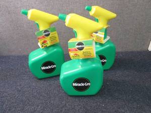 lot 394 image: 3 Battery Operated Miracle Gro Spra...