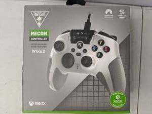lot 144 image: Turtle Beach Recon Wired Controller for Xbox Series XS and Xbox One  White