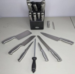 lot 156 image: Oster Baldwyn 22-Pc. Stainless Steel Cutlery Block Set