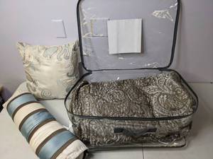 lot 99 image: Madison Park Whitman Jacquard 3-Pc. Queen Bedspread Set 