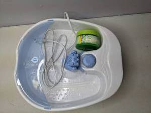 lot 81 image: Pursonic Vibrating Foot Bath with Tea Tree Oil Foot Soak