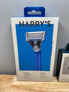 lot 61 image: Brand New Harry Razor Blades and Handle