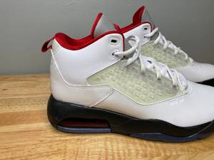 lot 23 image: New Jordan Maxin 200 Sneakers Mens Size 8.5 Basketball
