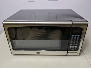 lot 226 image: Oster 1.1 Cu. Ft. 1000-Watt Countertop Microwave Oven with Stainless Steel Front