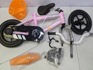 lot 234 image: NextGen 10 Kids Bike with Training Wheels - Pink