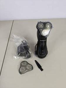 lot 216 image: Remington Maximum Comfort HyperFlex Advanced Rotary Shaver
