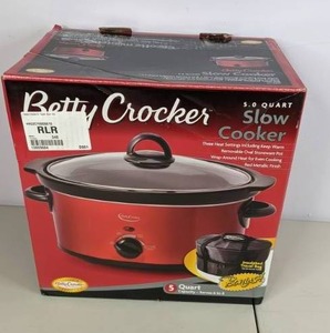 lot 326 image: Betty Crocker 5-quart Oval Slow Cooker With Travel Bag