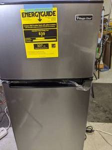 lot 366 image: Magic Chef 4.5 CuFt. Refrigerator, Independent Freezer Section, Interior Light, ESTAR - Stainless Look