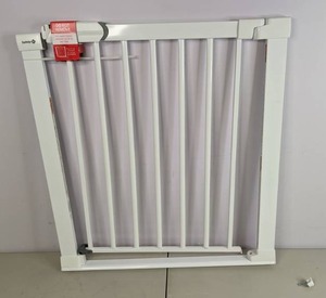 lot 374 image: Safety 1st 28.5H Flat Step Gate