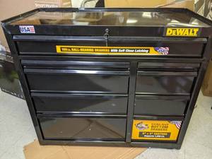 lot 379 image: DeWalt 41 9-Drawer Rolling Tool Cabinet
