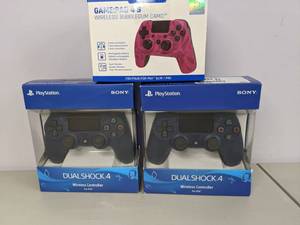 lot 364 image: Lot of 3 PS4 Gaming Controllers (2-Playstation, 1-Snakebyte)