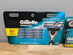 lot 64 image: Lot of 32 Brand New Gillette Mach 3 Razor Shaving Blades