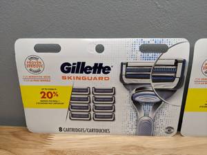 lot 71 image: 16 Brand New Gillette Skin Guard Shaving Razor Blades