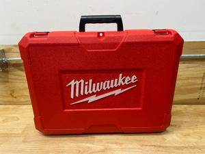 lot 111 image: MILWAUKEE M12 12-Volt Lithium-Ion Cordless HammerVac Universal Dust Extractor with Hard Case (Tool Only)