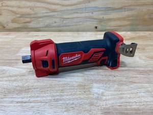 lot 27 image: MILWAUKEE M18 18-Volt Lithium-Ion Cordless Drywall Cut Out Tool (Tool-Only)