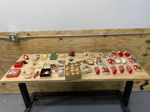 lot 62 image: ChristmasHoliday Decorations