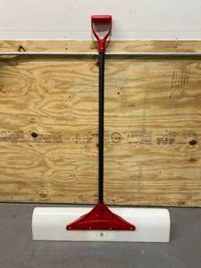 lot 41 image: GARANT FIBERGLASS SNOW PUSHER BLADE, 36