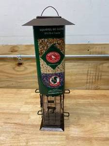 lot 89 image: PERKY-PET Wild Bird 2 lb MetalPlastic Bird Feeder 6 ports
