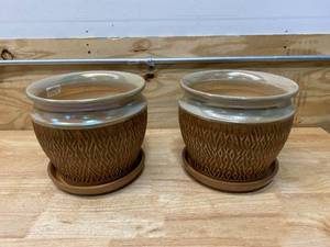 lot 77 image: TRENDSPOT Lot of 2-  11 Planters
