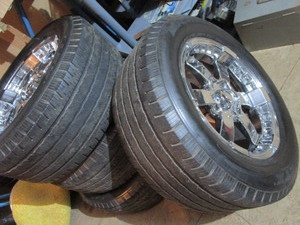 lot 7 image: Rims & Tires