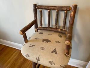 lot 101 image: Old Hickory Log Accentuation Swivel Padded Stool