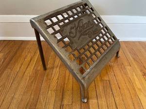 lot 111 image: Vintage Metal Koken St Louis Portable Barber Chair Footstool