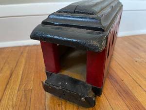 lot 112 image: Vintage Wooden Folk Art Caboose