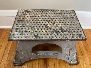 lot 113 image: Vintage Morton Railroad Passenger Metal Step Stool
